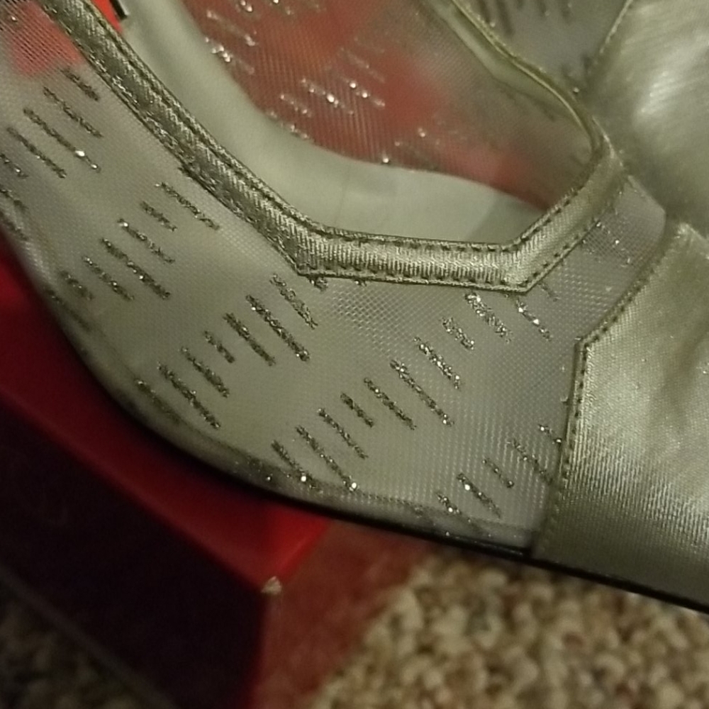 Beautiful silver pumps - Picture 5 of 7